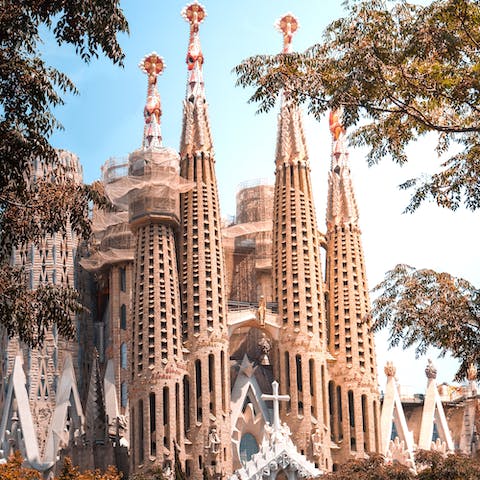 Stay just a ten-minute stroll away from La Sagrada Familia