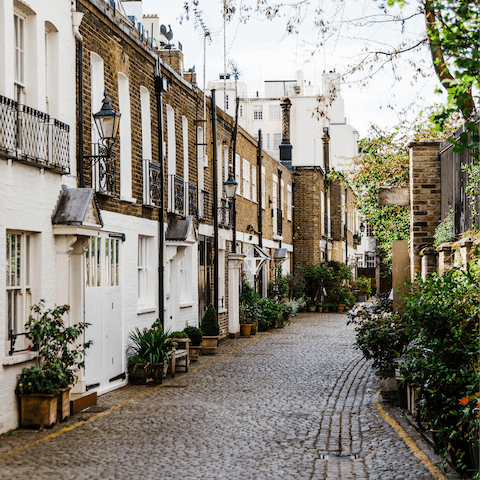 Amble through gorgeous lanes of Chelsea on your morning stroll
