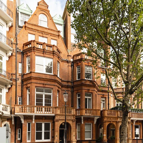 Experience London life in a traditional Victorian building