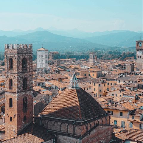 Explore the stunning Tuscan city of Lucca