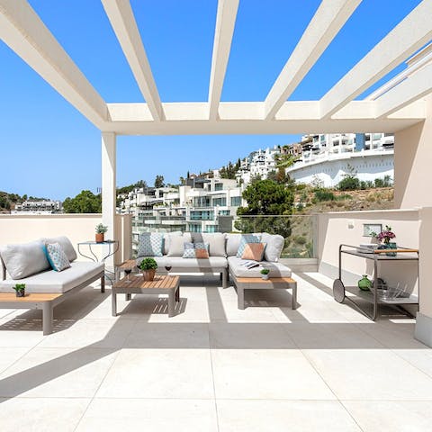 Enjoy some tinto de verano on the private roof terrace