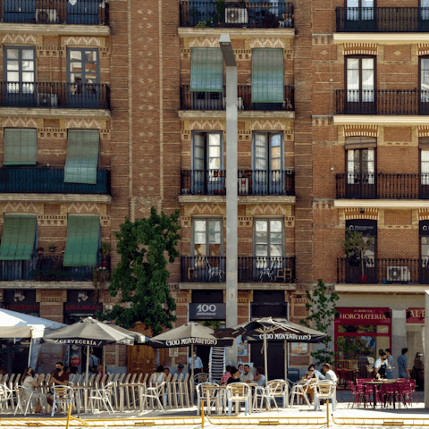 Explore the refined neighbourhood of Salamanca