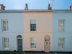 Canterbury Charm image 2