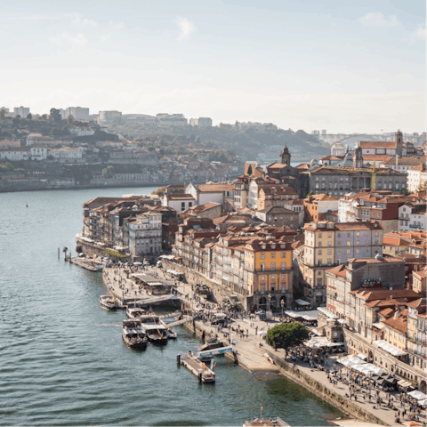 Stay within walking distance of Porto's shops and restaurants 