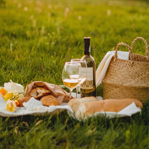 Walk just a few steps for a picnic in Eva Perón Park