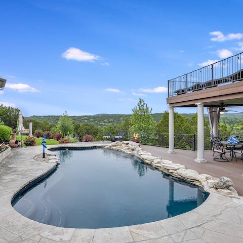 Enjoy a casual paddle in this beautiful, natural-looking pool without ever losing sight of the view