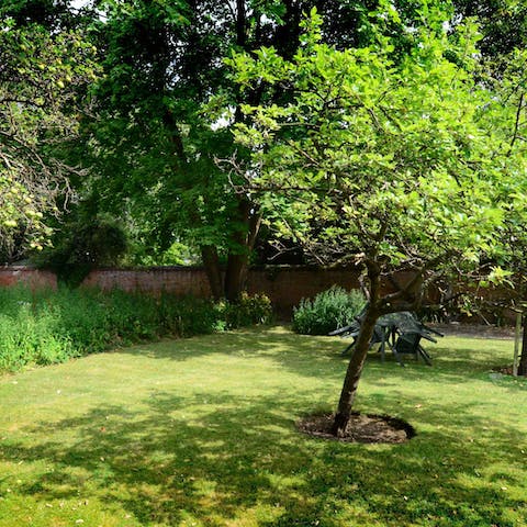 Enjoy a sunny picnic in the expansive communal garden