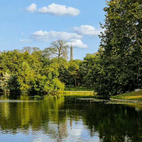 Enjoy a morning stroll through the nearby Bois de Boulogne