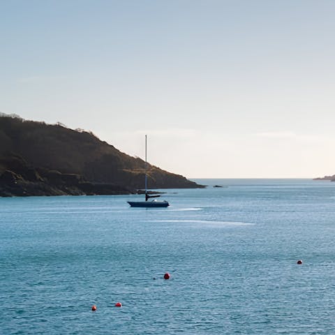 Embrace a rejuvenating stay by the sea in the heart of Salcombe