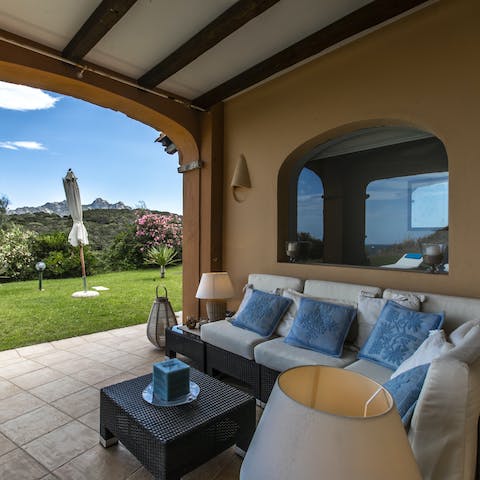 Relax in the shade in the lounge area on the covered terrace