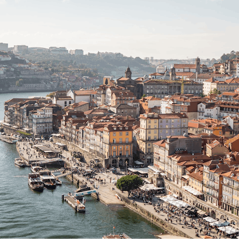 Stay in close proximity to the historic centre of Porto 