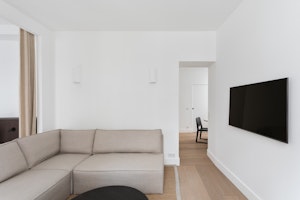 Marais Minimalism image 2