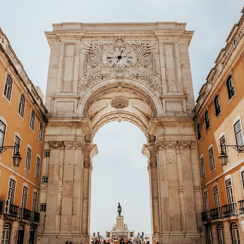 Take a five minute walk to the Arco da Rua Augusta, built to commemorate the city's reconstruction after the 1755 earthquake