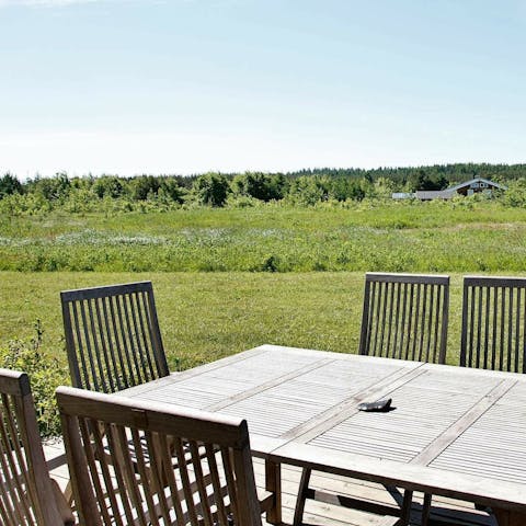 Enjoy family feasts with the beautiful countryside views around you 
