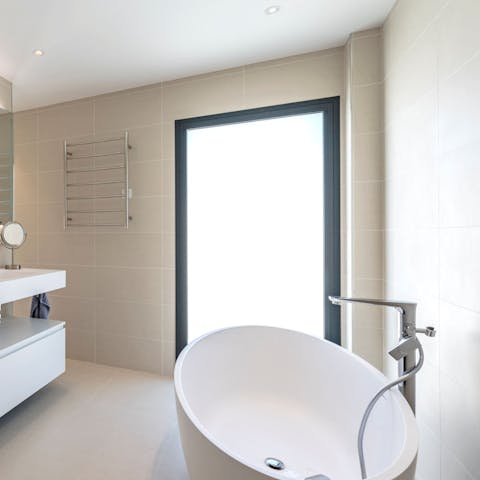 Relax after a day of exploring in the freestanding bathtub