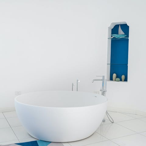 Slip into the bathtub after a long day exploring the Amalfi Coast