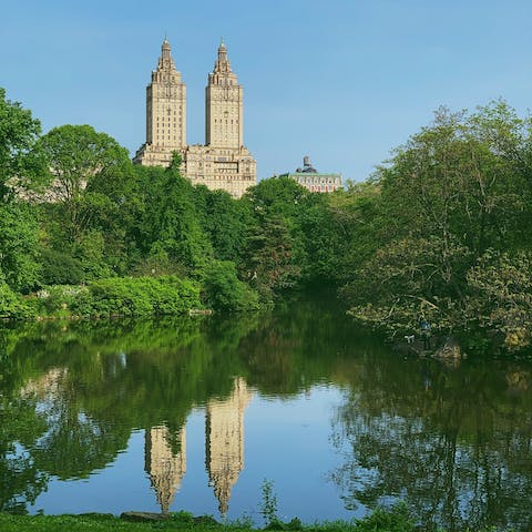 Explore Manhattan from your location in Harlem – Central Park is a twenty-five-minute walk away