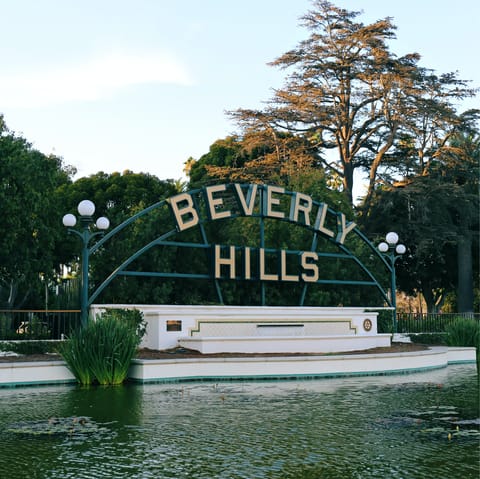 Hop in the car and be among the designer stores and upmarket restaurants of Beverly Hills in ten minutes