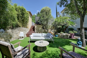 Mirabeau Afternoon image 12