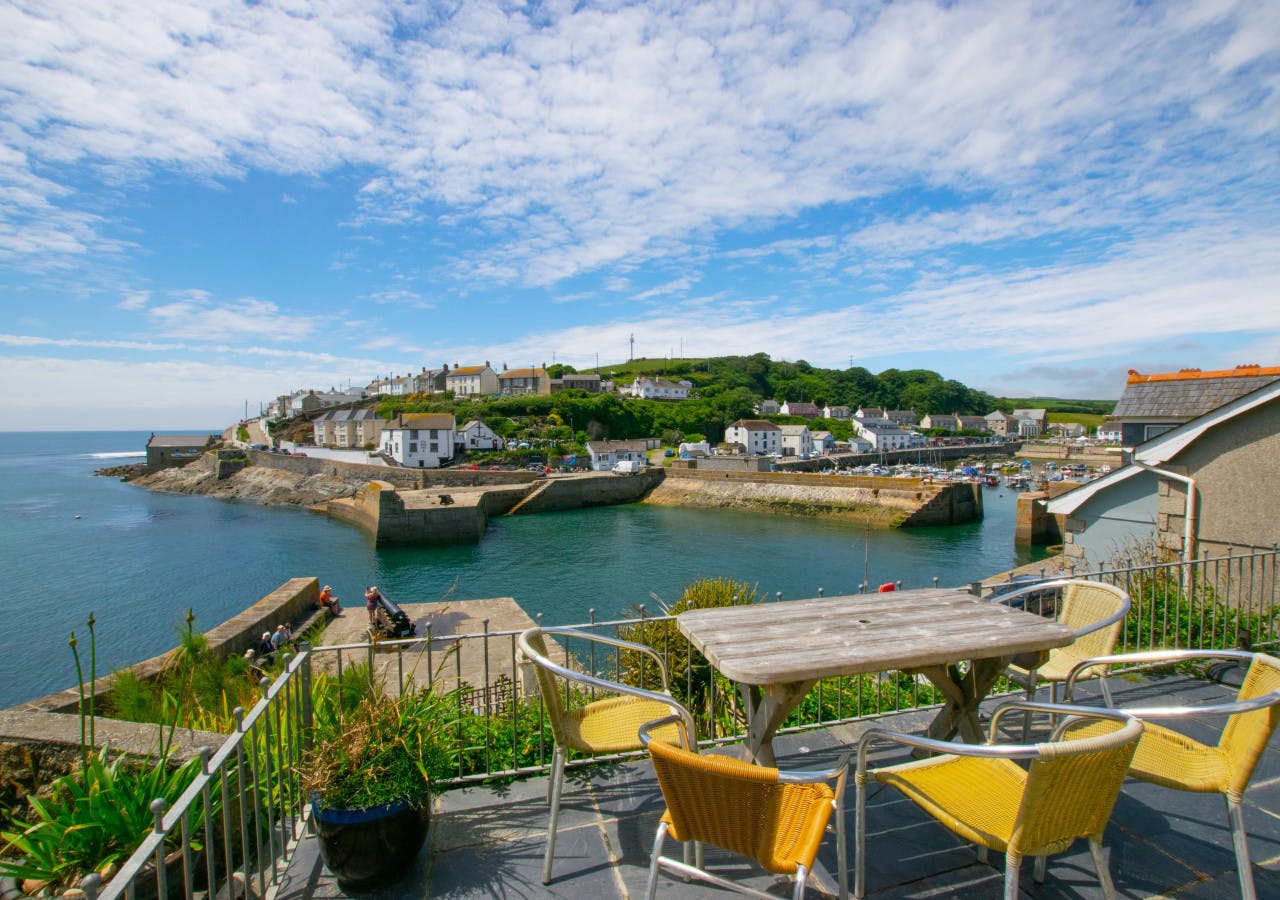 Cornish Charm, Porthleven, Helston Plum Guide