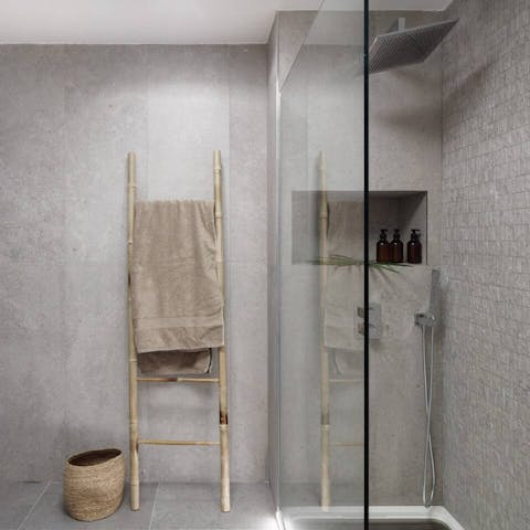 Start mornings with a luxurious soak under the bathrooms' rainfall showers