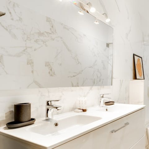 Get ready for a glamorous night out in the luxurious bathroom