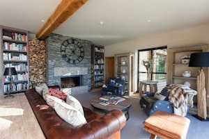 Lakeland Retreat image 9