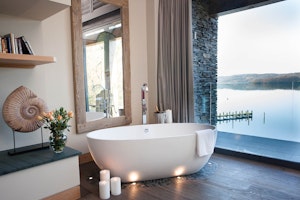 Lakeland Retreat image 8