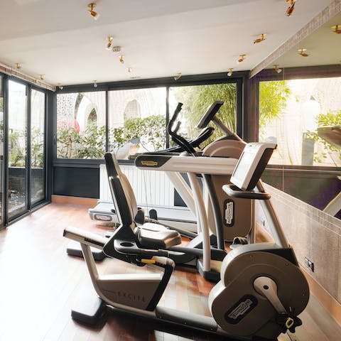 Keep your energy high with a workout in the gym