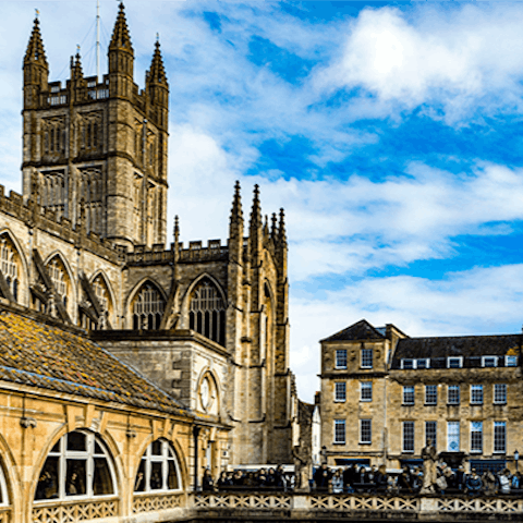 Explore the beautiful city of Bath, less than thirty minutes away by car