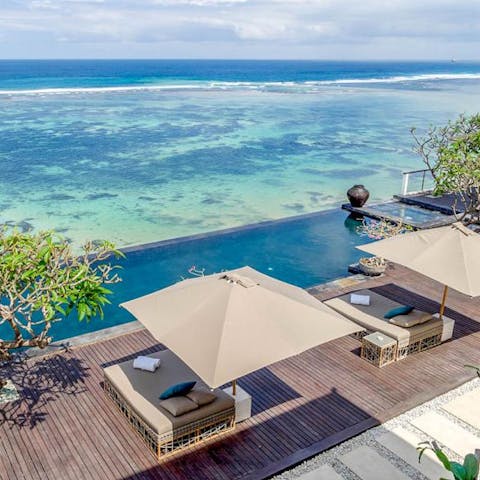 Admire the Indian Ocean from your infinity pool