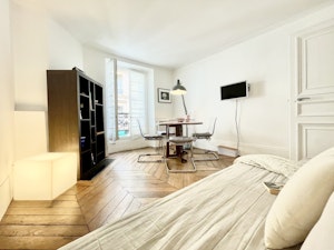 Parisian Papers image 3