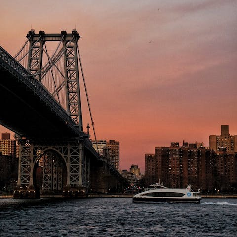 Stroll across Williamsburg Bridge to Manhattan – it's nineteen minutes away