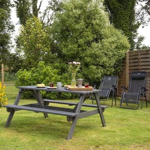Make a picnic for an alfresco lunch out in the garden