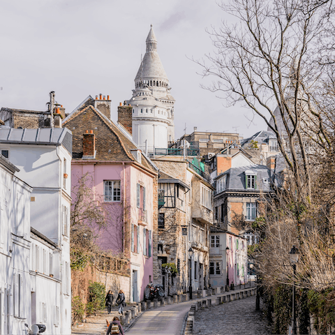 Fall in love with Montmartre's bohemian atmosphere