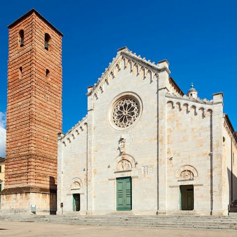 Disocver Pietrasanta's many historic sights – the Duomo di Pietrasanta is a seven-minute walk away