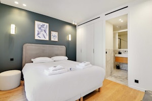 The Parisian Glimmer image 11