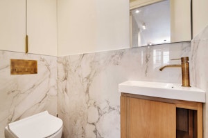 The Parisian Glimmer image 9