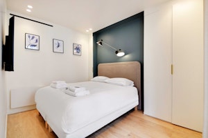 The Parisian Glimmer image 7