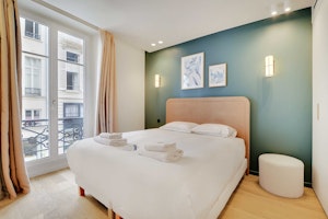 The Parisian Glimmer image 2