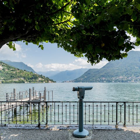 Stay just two minutes' walk away from lovely Lake Como 