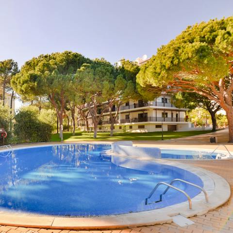 Cool off from the Algarve sun in the shared swimming pool