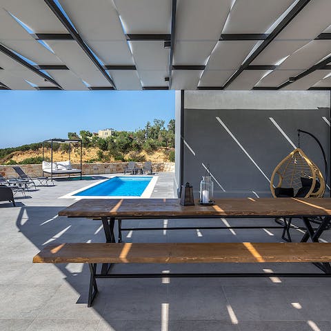 Organise delicious communal feasts in the alfresco dining areas