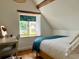 Gabled Heights image 8