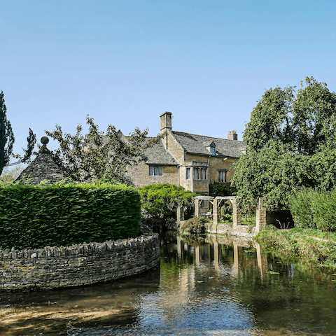 Drive nine minutes to the picturesque town of Bourton-on-the-Water