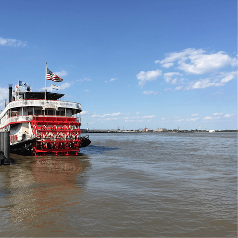 Stroll down to the banks of the Mississippi River in just over twenty minutes