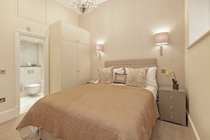 Regal Muse image 9