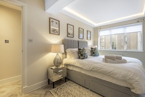 Knightsbridge View image 4