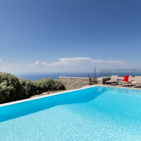 Choose bewteen the infinity-edge pool or the rectangular pool on the terrace