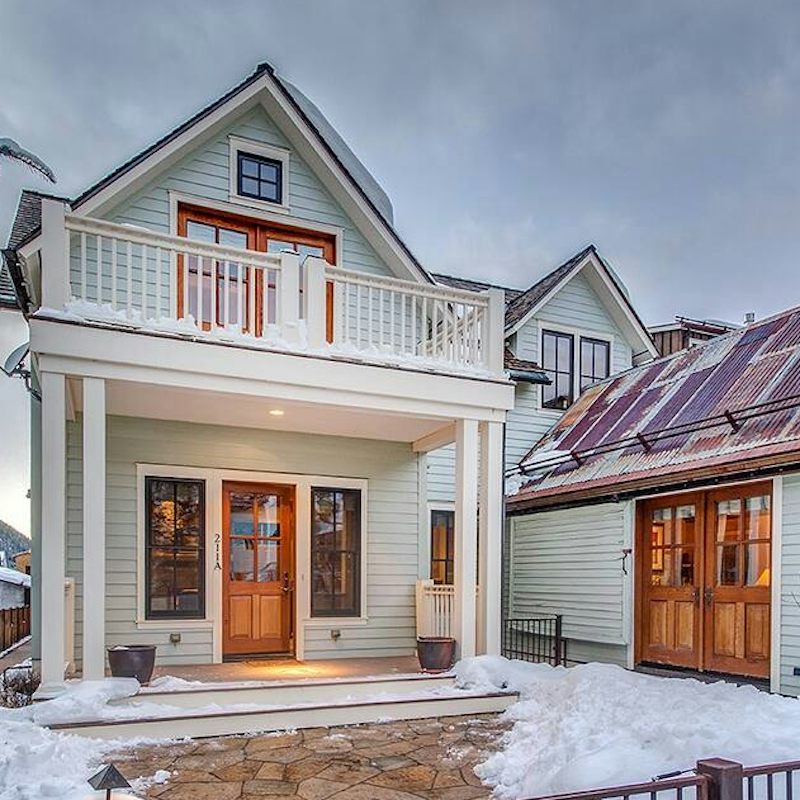 Take in majestic views of Apex peak from the upper balcony (off the master suite)